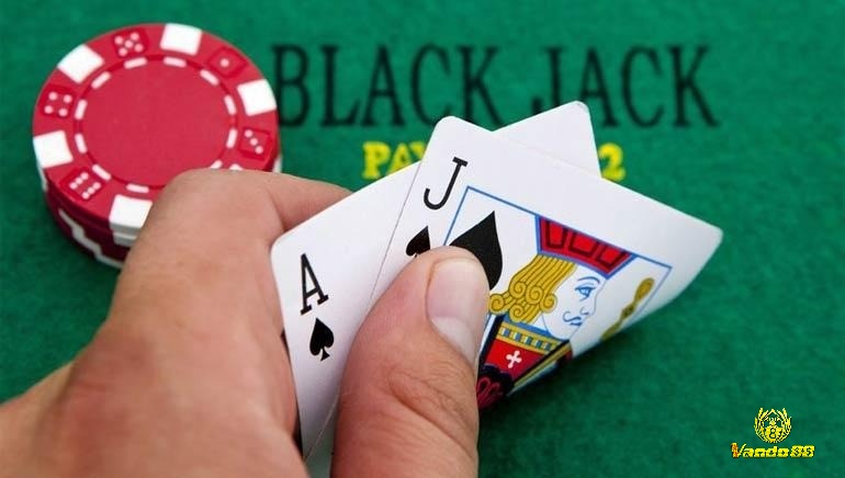 Lá A bích - J bích tạo thành xì dách trong thuật ngữ Blackjack