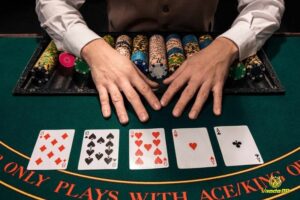 Cách đọc bài Poker từ A-Z người mới bắt đầu - Hướng dẫn 2025