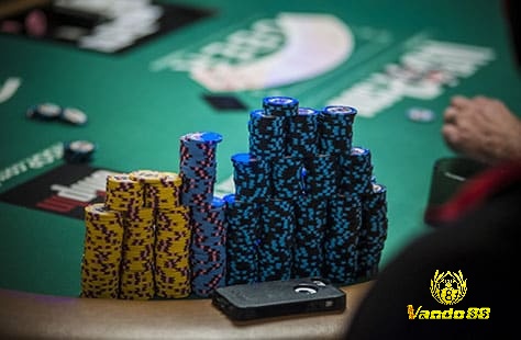 Quản lý chip là một khía cạnh cực kỳ quan trọng Deep Stack Poker là gì