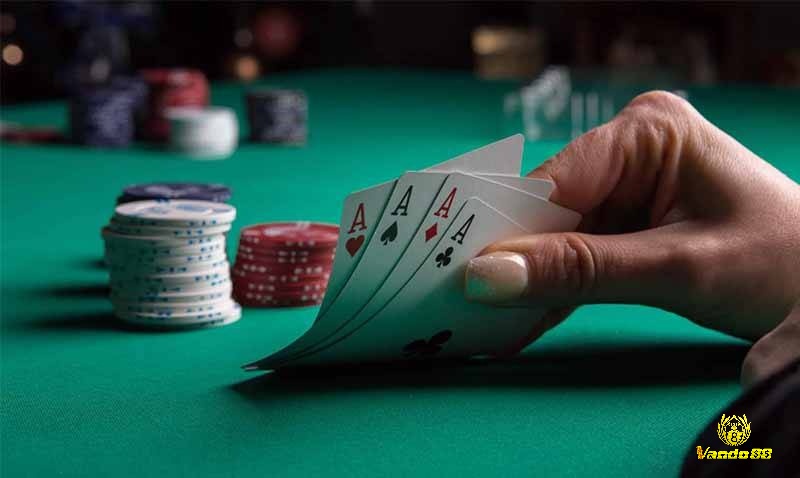 Để tính toán EV poker chính xác và nhanh chóng, sử dụng các công cụ và phần mềm chuyên dụng
