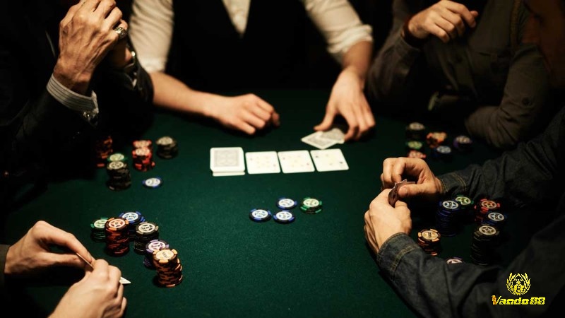 Online poker đòi hỏi một bộ kỹ năng đặc biệt do không thể quan sát physical tells
