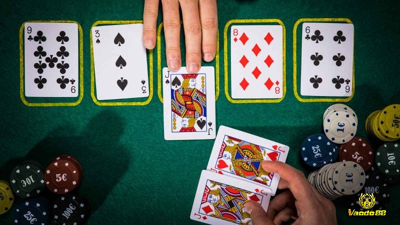 Playing beyond bankroll là lỗi phổ biến nhất, thường xuất phát từ ego hoặc mong muốn kiếm tiền nhanh