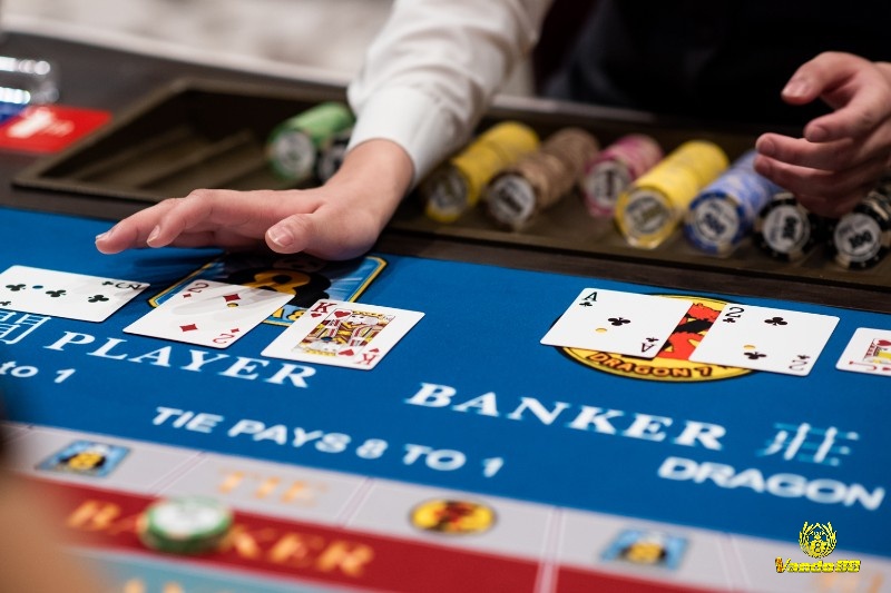 Baccarat nổi tiếng với quy tắc đơn giản: người chơi chỉ cần chọn đặt cược vào Player, Banker hoặc Tie