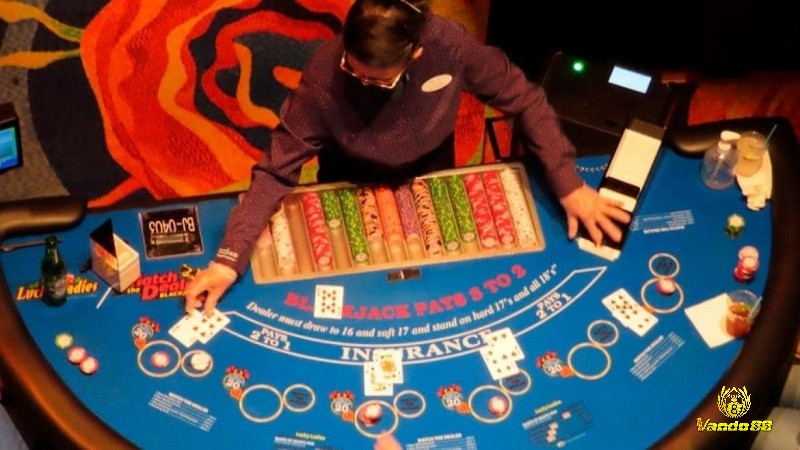 Dragon Tiger được coi là phiên bản đơn giản hóa của Baccarat, chỉ sử dụng hai lá bài thay vì nhiều lá