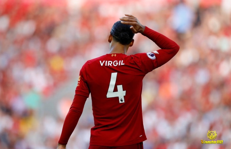 Virgil van Dijk – đội trưởng và thủ lĩnh hàng phòng ngự Liverpool.