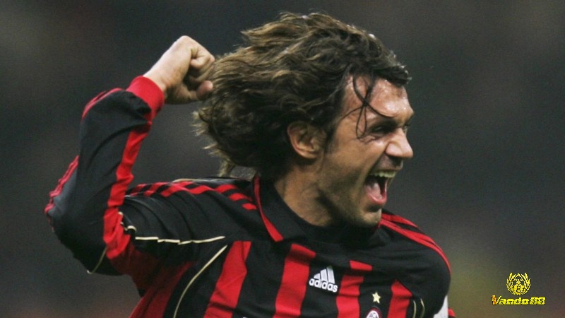 Paolo Maldini sở hữu lối chơi đầy thông minh và tinh tế