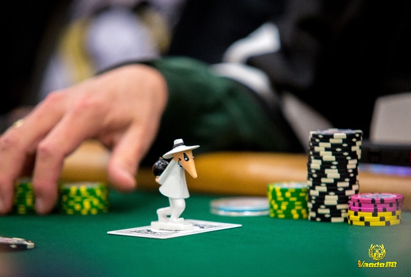 Tham gia với bài rác trong Poker là gì thường khiến bạn mất chip và thế chủ động.