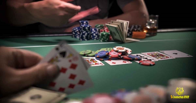 Giữ vững tâm lý và kỷ luật là cách tốt nhất để tránh rơi vào bẫy bài rác trong Poker là gì.