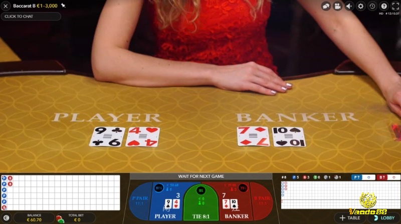 So sánh Baccarat và các game bài, ta thấy Baccarat thiên về cá nhân, còn game bài ưu chuộng giao lưu và đối đầu trực tiếp.