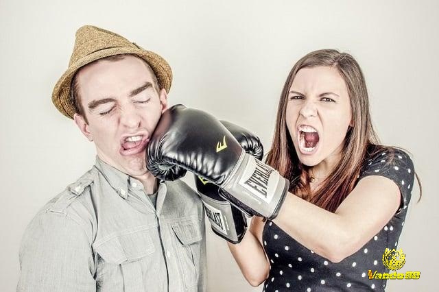 Giấc mơ phản ánh mâu thuẫn tiềm ẩn trong mối quan hệ mà bạn đang trải qua