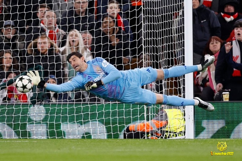 Thibaut Courtois là thủ môn toàn diện, nổi bật với thể hình, phản xạ và bản lĩnh trận lớn